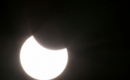 S-a lasat intunericul in plina zi in SUA. Americanii urmaresc in aceste momente un spectacol astronomic - o eclipsa totala de Soare - LIVE VIDEO S-a lasat intunericul in plina zi in SUA. Americanii urmaresc in aceste momente un spectacol astronomic - o eclipsa totala de Soare - LIVE VIDEO