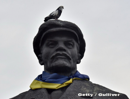 Ucraina a eliminat de pe strazi toate cele 1320 de statui cu Lenin - FOTO Ucraina a eliminat de pe strazi toate cele 1320 de statui cu Lenin - FOTO