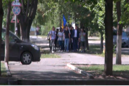 URMARESTE LIVE. Actiunea organizata de Tineretul Liberal in fata Presedintiei Republicii Moldova URMARESTE LIVE. Actiunea organizata de Tineretul Liberal in fata Presedintiei Republicii Moldova