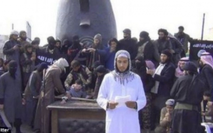 Gruparea de care si Al-Qaeda s-a dezis. Au taiat mana unui presupus hot si au pus imagini LIVE pe Twitter