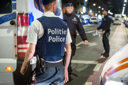 Barbat ucis in Bruxelles, dupa ce a atacat soldati cu o maceta - FOTO/VIDEO
