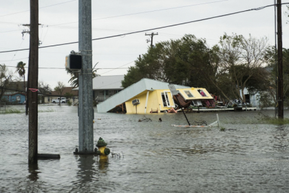 Daune uriase in Texas provocate de Uraganul Harvey. Doua persoane au murit Daune uriase in Texas provocate de Uraganul Harvey. Doua persoane au murit