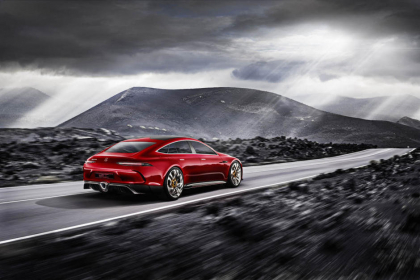 Viitoarea berlina de 800 CP de la Mercedes a fost surprinsa in teste alaturi de un eleron activ - GALERIE FOTO Viitoarea berlina de 800 CP de la Mercedes a fost surprinsa in teste alaturi de un eleron activ - GALERIE FOTO