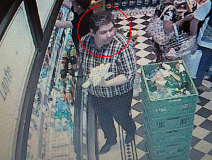 Un barbat din Criuleni a ramas fara 1500 de euro in timp ce mergea cu troleibuzul. Faptasul, retinut de oamenii legii. Cum s-ar fi intamplat totul - FOTO