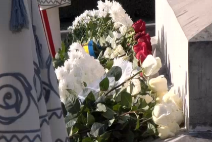 Ceremonia de depunere de flori la Monumentul lui Stefan cel Mare si Sfant si la busturile scriitorilor de pe Aleea Clasicilor cu ocazia sarbatorii " Limba noastra" - GALERIE FOTO Ceremonia de depunere de flori la Monumentul lui Stefan cel Mare si Sfant si la busturile scriitorilor de pe Aleea Clasicilor cu ocazia sarbatorii " Limba noastra" - GALERIE FOTO