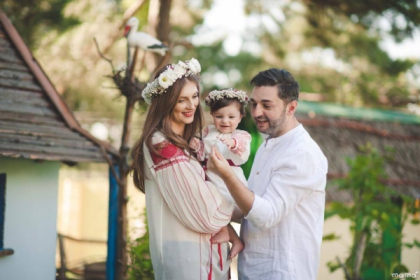 Adrian Ursu, surpriza delicioasa de ziua sa! Uite cum l-a surprins sotia sa, Irina si fiica Andreea - FOTO