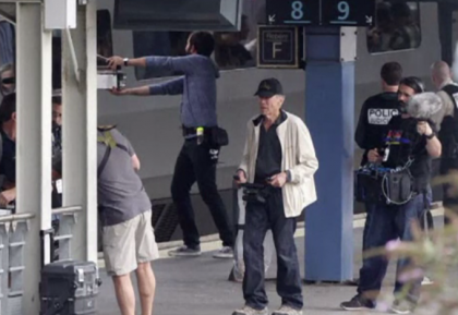 Clint Eastwood se afla in Franta pentru realizarea unui film despre un atac terorist in tren Clint Eastwood se afla in Franta pentru realizarea unui film despre un atac terorist in tren