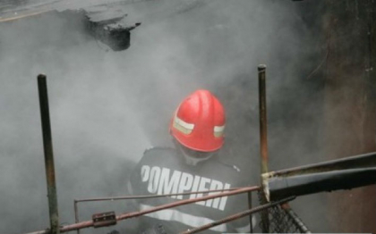 Explozie puternica intr-o casa din Falesti. Fetita de 4 ani care a fost prinsa sub daramaturi, a fost gasita fara suflare de salvatori Explozie puternica intr-o casa din Falesti. Fetita de 4 ani care a fost prinsa sub daramaturi, a fost gasita fara suflare de salvatori