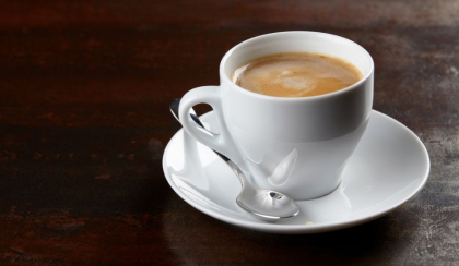 Toarna o lingurita de apa rece in cafeaua proaspata si asteapta 30 de secunde! Efectul e uimitor Toarna o lingurita de apa rece in cafeaua proaspata si asteapta 30 de secunde! Efectul e uimitor