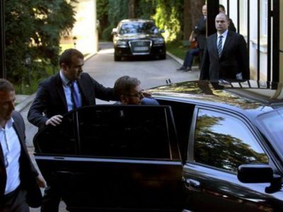Coloana oficiala a presedintelui Serbiei, lovita de masina unui fotbalist cunoscut! Politistii au ramas surprinsi cand au vazut cui ii apartine vehiculul