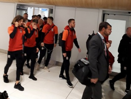 Gareth Bale, colegul lui Cristiano Ronaldo de la Real, a ajuns la Chisinau. Semifinalista Campionatului European va juca impotriva Moldovei - GALERIE FOTO Gareth Bale, colegul lui Cristiano Ronaldo de la Real, a ajuns la Chisinau. Semifinalista Campionatului European va juca impotriva Moldovei - GALERIE FOTO