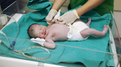 Era nascut de cateva minute, dar ce a facut i-a lasat pe toti fara cuvinte. Un bebelus e vedeta internetului