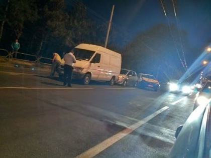 Accident grav pe strada Calea Orheiului din capitala. 4 masini implicate: ambulanta si politia se afla la fata locului - FOTO Accident grav pe strada Calea Orheiului din capitala. 4 masini implicate: ambulanta si politia se afla la fata locului - FOTO