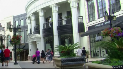 Beverly Hills, o adevarata Mecca a turistilor, afectat de politica lui Trump impotriva migrantilor Beverly Hills, o adevarata Mecca a turistilor, afectat de politica lui Trump impotriva migrantilor