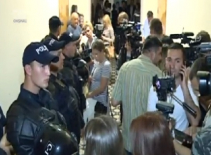 URMARESTE LIVE. Judecatorii urmeaza sa decida daca Dorin Chirtoaca ramane in arest la domiciliu URMARESTE LIVE. Judecatorii urmeaza sa decida daca Dorin Chirtoaca ramane in arest la domiciliu