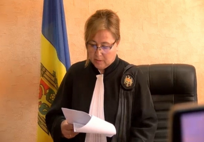 Dorin Chirtoaca ramane in arest la domiciliu. Judecatorii de la Buiucani i-au prelungit mandatul de arest primarului suspendat Dorin Chirtoaca ramane in arest la domiciliu. Judecatorii de la Buiucani i-au prelungit mandatul de arest primarului suspendat