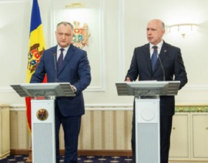 Fiecare cu candidatul sau! Premierul il propune repetat pe Eugen Sturza la functia de ministru al Apararii. Filip: "Daca va refuza, inseamna ca va incalca constient Constitutia" Fiecare cu candidatul sau! Premierul il propune repetat pe Eugen Sturza la functia de ministru al Apararii. Filip: "Daca va refuza, inseamna ca va incalca constient Constitutia"
