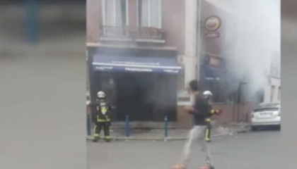 O romanca din Franta a murit dupa ce a fost arsa intr-un atac asupra restaurantului unde lucra