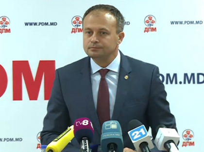 Candu: "Solicitarile liderilor din opozitie, de la protestul de duminica, sunt ridicole. Este cinic sa vina cu astfel de solicitari. Vom incerca sa le dam o mana de ajutor" Candu: "Solicitarile liderilor din opozitie, de la protestul de duminica, sunt ridicole. Este cinic sa vina cu astfel de solicitari. Vom incerca sa le dam o mana de ajutor"