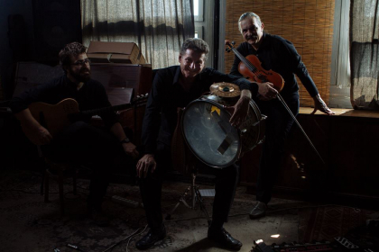 Prima seara de ethno jazz de la Chisinau va incepe cu improvizatie free, sonoritati neoclasice si va continua perfect cu feeling-urile de jazz swing si orchestratie in stil frantuzesc Prima seara de ethno jazz de la Chisinau va incepe cu improvizatie free, sonoritati neoclasice si va continua perfect cu feeling-urile de jazz swing si orchestratie in stil frantuzesc