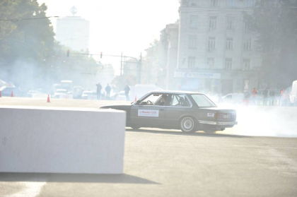 Zgomot de motoare, fum si miros de cauciucuri arse in PMAN, unde se desfasoara Campionatul de Autoslalom. Traficul in zona este suspendat - GALERIE FOTO Zgomot de motoare, fum si miros de cauciucuri arse in PMAN, unde se desfasoara Campionatul de Autoslalom. Traficul in zona este suspendat - GALERIE FOTO