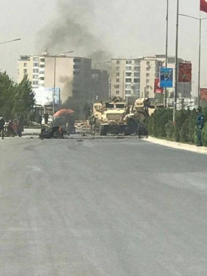 Atac in Kabul asupra unui convoi NATO. Sunt cel putin 5 raniti Atac in Kabul asupra unui convoi NATO. Sunt cel putin 5 raniti