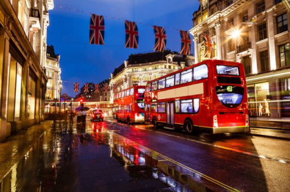 Atacuri cu acid in Londra. Cel putin opt raniti, la un centru comercial. Un suspect, retinut - Mediafax.ro Atacuri cu acid in Londra. Cel putin opt raniti, la un centru comercial. Un suspect, retinut - Mediafax.ro