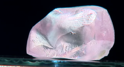 Diamantul roz care ar putea deveni " cel mai scump din istoria" unei companii - VIDEO