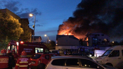 Incendiu puternic la un azil de batrani din Bucuresti. O persoana a murit Incendiu puternic la un azil de batrani din Bucuresti. O persoana a murit