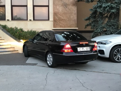 Cum a venit Mihai Ghimpu, seful de partid al Alinei Zotea, la nunta deputatei: "E cu ghimpi, dar nu politici" - GALERIE FOTO Cum a venit Mihai Ghimpu, seful de partid al Alinei Zotea, la nunta deputatei: "E cu ghimpi, dar nu politici" - GALERIE FOTO