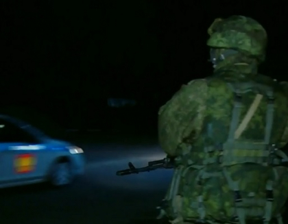 Un soldat rus si-a impuscat mortal camarazii in timpul unui exercitiu de noapte Un soldat rus si-a impuscat mortal camarazii in timpul unui exercitiu de noapte