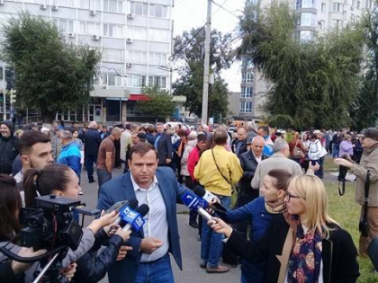 Liderii de opozitie, alaturi sustinatorii lor, nemultumiti de modificarea sistemului electoral, au iesit la protest Urmeaza sa mearga in mars pe mai multe strazi din capitala