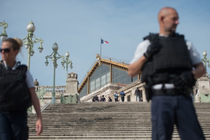Atac terorist in Franta. Doua persoane injunghiate mortal la Marseille, agresorul a fost impuscat
