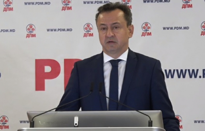 "PD nu va participa la referendumul de demitere a lui Dorin Chirtoaca." Nu a zis-o Plahotniuc, ci purtatorul de cuvant al partidului, dupa ce liderul PD a plecat de la tribuna "PD nu va participa la referendumul de demitere a lui Dorin Chirtoaca." Nu a zis-o Plahotniuc, ci purtatorul de cuvant al partidului, dupa ce liderul PD a plecat de la tribuna