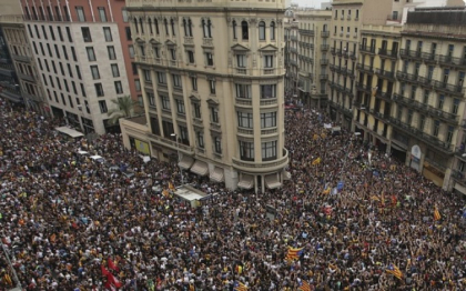 Proteste masive in Barcelona, in urma violentelor din timpul referendumului catalan Proteste masive in Barcelona, in urma violentelor din timpul referendumului catalan
