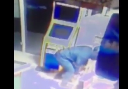 Dosarul celor cinci indivizi, care au spart un bancomat din Stauceni si au furat din el aproape un milion de lei, pe masa magistratilor. Ce risca acestia - FOTO Dosarul celor cinci indivizi, care au spart un bancomat din Stauceni si au furat din el aproape un milion de lei, pe masa magistratilor. Ce risca acestia - FOTO