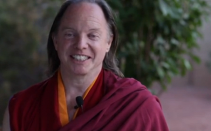Ritualuri neobisnuite intr-o tabara budista din America. Modul in care isi conducea supusii calugarul respins de Dalai Lama Ritualuri neobisnuite intr-o tabara budista din America. Modul in care isi conducea supusii calugarul respins de Dalai Lama