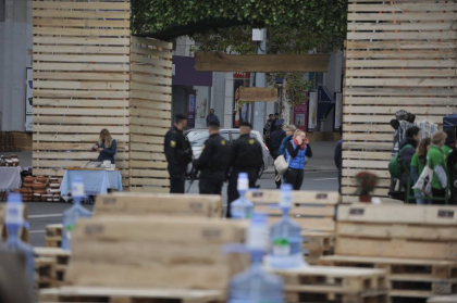 Haos in centrul capitalei. Pregatirile pentru Ziua Vinului sunt pe ultima suta de metri. Vezi ce se intampla acum in PMAN - GALERIE FOTO