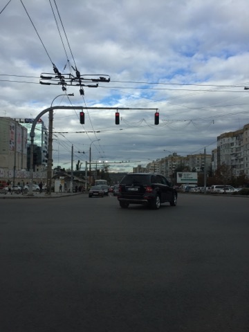 Semaforul de la intersectia strazii Ismail cu bulevardul Stefan cel Mare deja functioneaza - FOTO