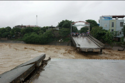 Inundatii in Vietnam. Cel putin 37 de persoane au murit, 40 sunt date disparute Inundatii in Vietnam. Cel putin 37 de persoane au murit, 40 sunt date disparute