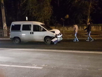 Grav accident in sectorul Rascani al capitalei. Doua masini au fost facute zob, dupa ce s-au ciocnit violent - GALERIE FOTO Grav accident in sectorul Rascani al capitalei. Doua masini au fost facute zob, dupa ce s-au ciocnit violent - GALERIE FOTO