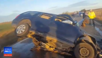 Accident grav in Suceava, Romania: 4 morti si 5 raniti. Autoritatile au activat Planul Rosu de interventie - GALERIE FOTO Accident grav in Suceava, Romania: 4 morti si 5 raniti. Autoritatile au activat Planul Rosu de interventie - GALERIE FOTO