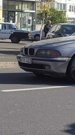 O tanara de 21 de ani a fost lovita de un BMW pe o trecere de pietoni la Ciocana. Este la spital - GALERIE FOTO