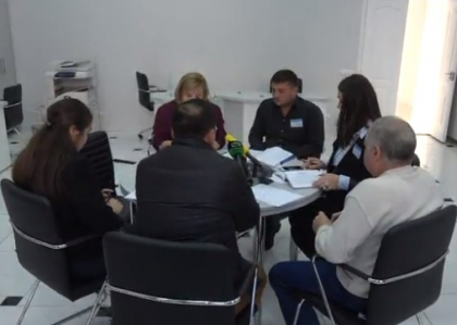 Nu au luat nicio decizie. Membrii Consiliului Electoral de Circumscriptie au amanat sedinta, la care urma sa se decida daca Dorin Chirtoaca va fi inregistrat in calitate de participant la referendumul de demitere a sa