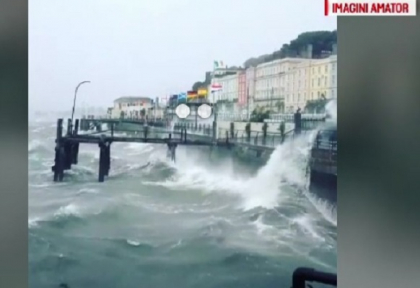 Comunitatile de romani din Marea Britanie, afectate de Uraganul Ophelia Comunitatile de romani din Marea Britanie, afectate de Uraganul Ophelia