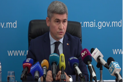 Dupa anuntul lui Plahotniuc, ministrul de Interne isi atentioneaza subalternii sa nu opreasca soferii fara motiv. Jizdan: "Nu a fost un lucru coordonat intre MAI si politic, a fost o sugestie a domnului Plahotniuc" Dupa anuntul lui Plahotniuc, ministrul de Interne isi atentioneaza subalternii sa nu opreasca soferii fara motiv. Jizdan: "Nu a fost un lucru coordonat intre MAI si politic, a fost o sugestie a domnului Plahotniuc"