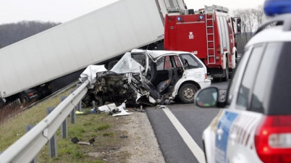 Accident teribil in apropiere de Budapesta. Un moldovean a murit pe loc, iar copilul acestuia a ajuns la spital, dupa ce masina in care se aflau a fost lovita in plin de un camion inmatriculat in Romania - FOTO Accident teribil in apropiere de Budapesta. Un moldovean a murit pe loc, iar copilul acestuia a ajuns la spital, dupa ce masina in care se aflau a fost lovita in plin de un camion inmatriculat in Romania - FOTO