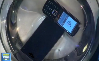 Cum e posibil ca telefoanele pasagerilor din avionul disparut sa sune in continuare