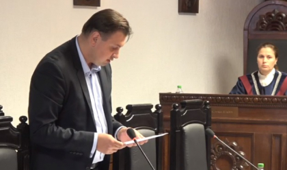 Curtea Constitutionala examineaza astazi sesizarea cu privire la suspendarea temporara a lui Dodon. Decizia va fi pronuntata la 16:00 Curtea Constitutionala examineaza astazi sesizarea cu privire la suspendarea temporara a lui Dodon. Decizia va fi pronuntata la 16:00