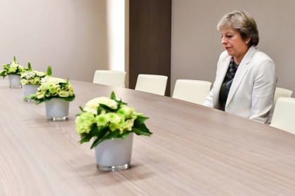 Fotografie virala cu premierul Theresa May: Ilustreaza singuratatea absoluta Fotografie virala cu premierul Theresa May: Ilustreaza singuratatea absoluta